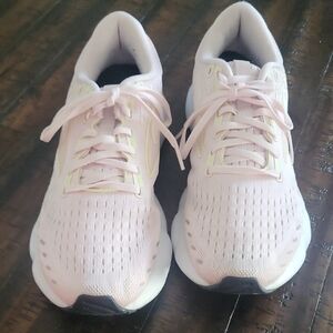 Brooks Glycerin with Breathable Mesh and Cushioned Sole